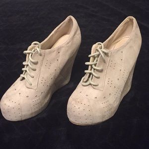 🌼Beige lace up wedged shoes🌼
